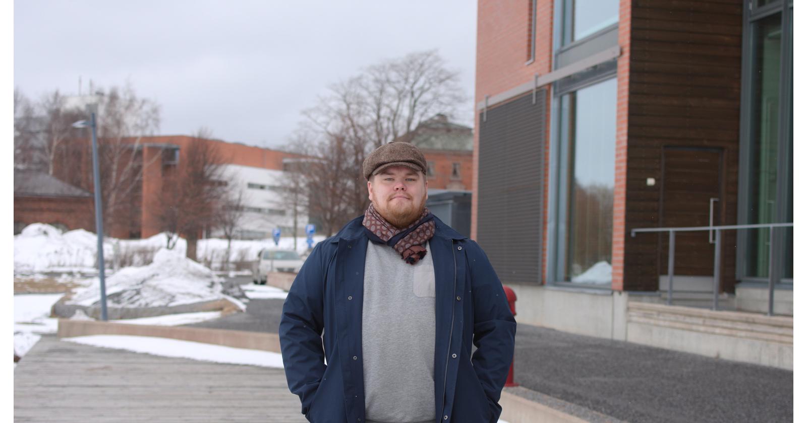 Lauri Tuohiniemi Domus Bothnican edustalla