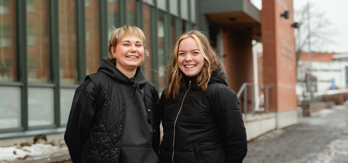 Aino Rouhiainen and Helen Rankaviita in front of the Domus Bothnica building